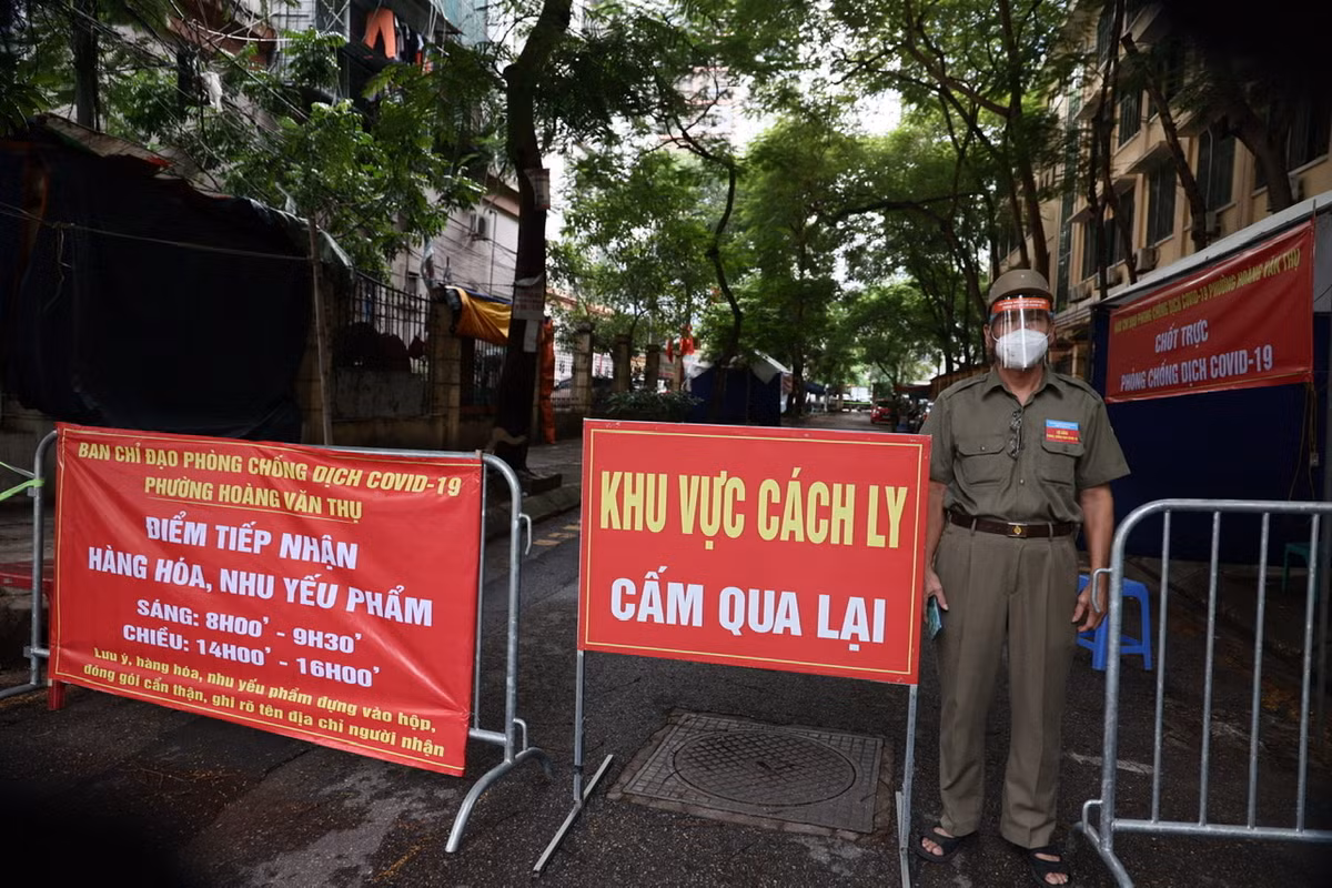 Cho đến thời điểm hiện tại, phường Hoàng Văn Thụ đã lập 8 chốt chia 3 vòng và trực 24/24 khu vực phong toả.