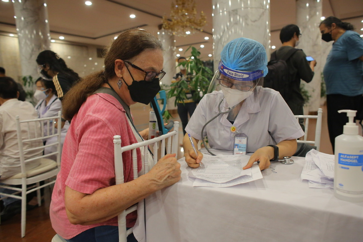 Theo ông Nguyễn Quốc Hoàn - Phó Chủ tịch UBND quận Hoàn Kiếm, đợt tiêm này sẽ tập trung vào nhóm đối tượng trên 65 tuổi.