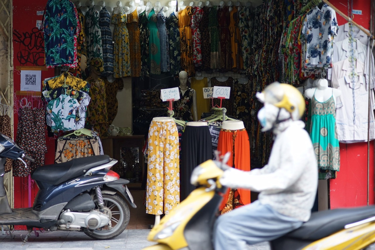 Đây là một trong những thiên đường mua sắm quần áo nổi tiếng của Hà Nội vào thời điểm trước giãn cách.