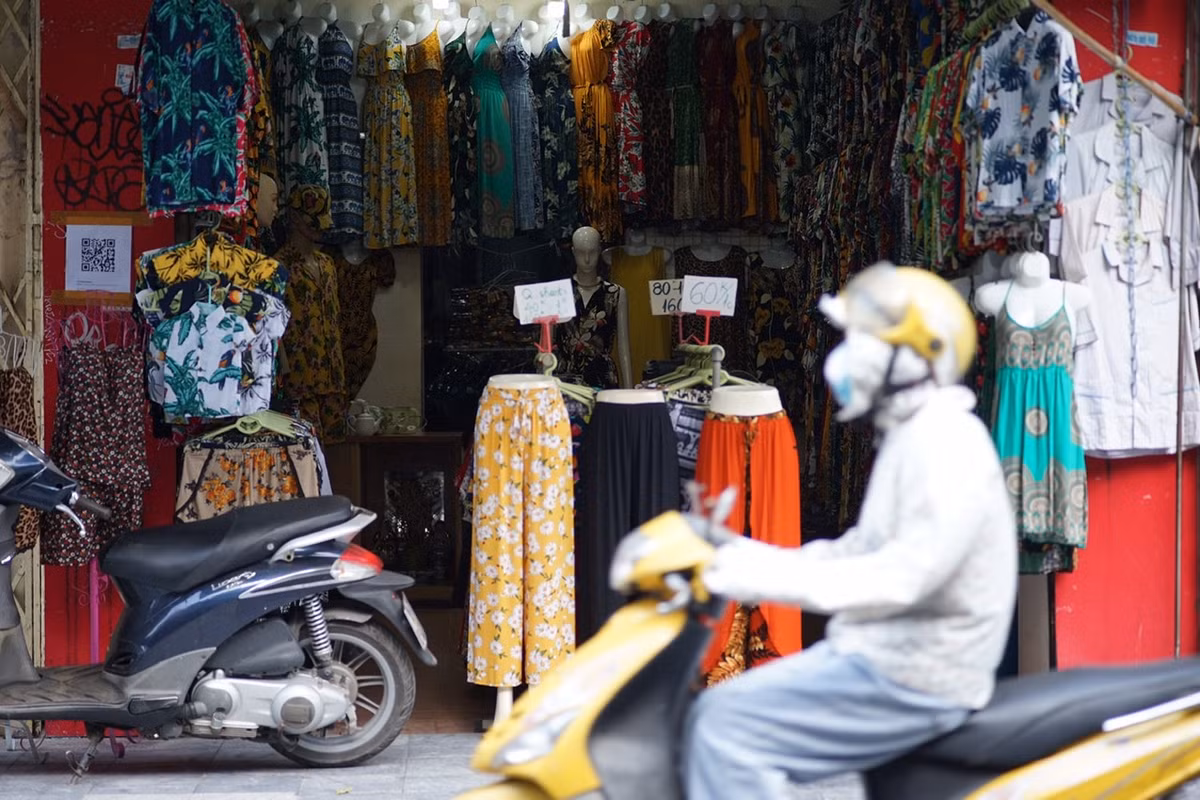 Đây là một trong những thiên đường mua sắm quần áo nổi tiếng của Hà Nội vào thời điểm trước giãn cách.