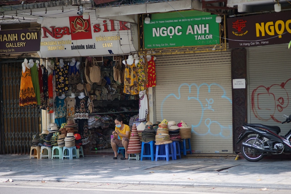 Tuy nhiên, cho đến thời điểm hiện tại thì cả ngày gần như không có khách hỏi mua.