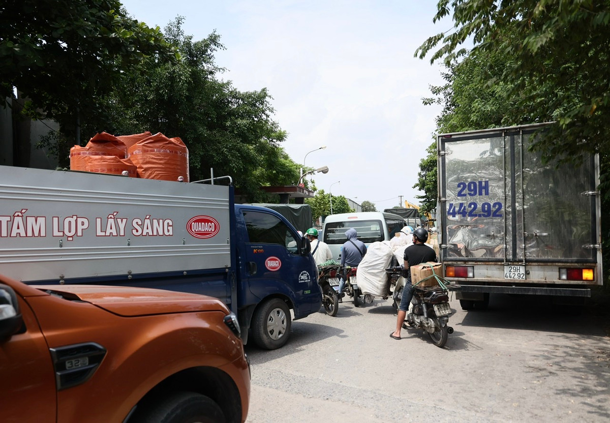 Khu vực Cảng Hà Nội là một trong những điểm nóng nhất khi mỗi ngày có tới 3 khung giờ xảy ra ùn tắc.
