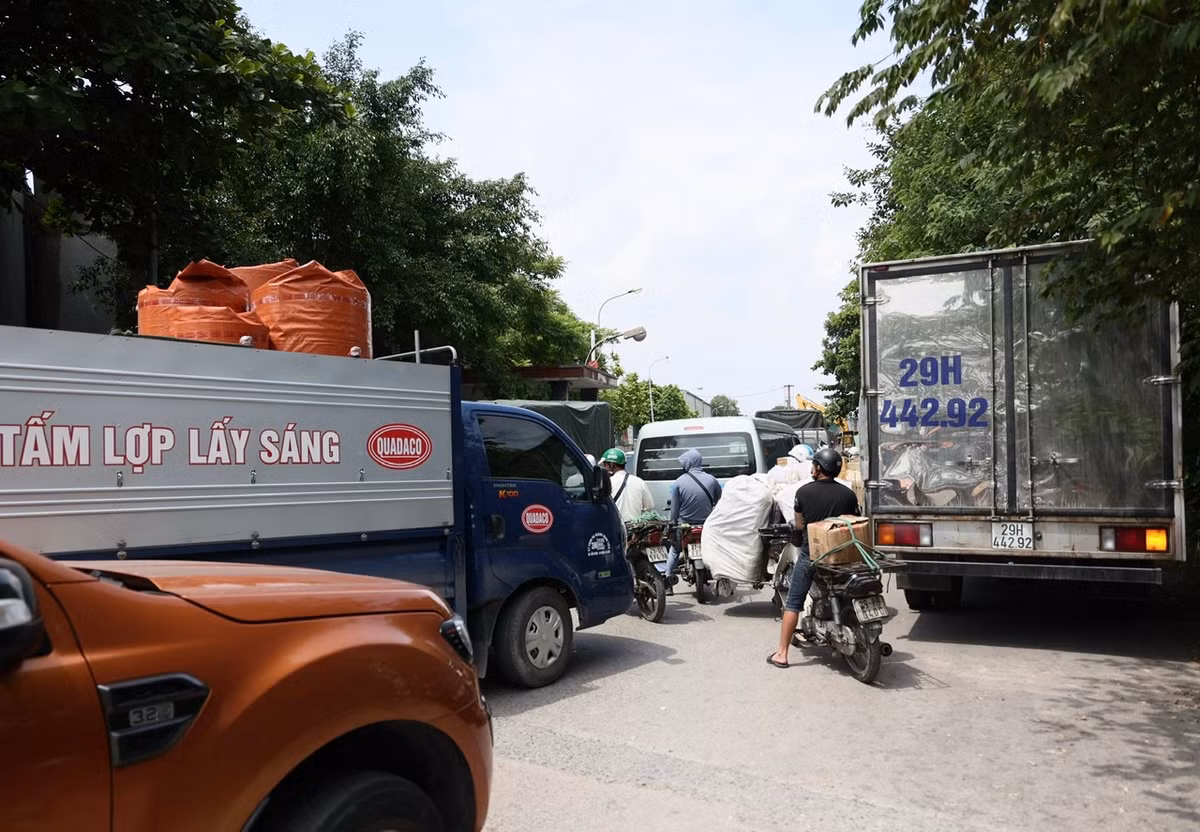 Khu vực Cảng Hà Nội là một trong những điểm nóng nhất khi mỗi ngày có tới 3 khung giờ xảy ra ùn tắc.