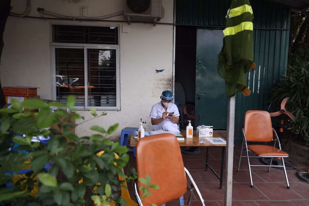 Lượng phương tiện tăng đột biến cũng khiến việc kiểm soát trở nên khó khăn. Trạm kiểm soát dịch bệnh COVID-19 đã phải tạm dừng hoạt động để không làm ảnh hưởng đến việc di chuyển của các phương tiện, giảm ùn tắc giao thông.