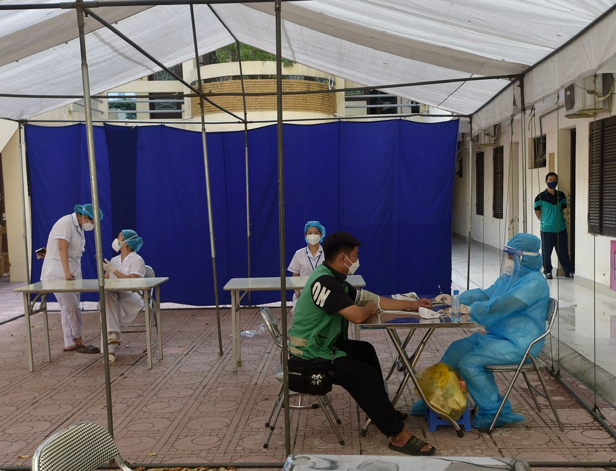 Để được hoạt động, Shipper khi tham gia hoạt động vận chuyển, giao nhận hàng hóa, bưu phẩm, bưu chính phải có giấy chứng nhận kết quả xét nghiệm âm tính SARS-CoV-2 bằng phương pháp RT-PCR.