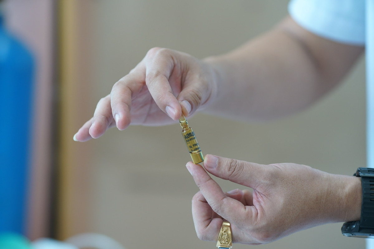 Trạm được trang bị 2 bình oxy, 1 bóng Ambu, test xét nghiệm nhanh COVID-19, trang phục bảo hộ phòng chống lây nhiễm SARS-CoV-2…