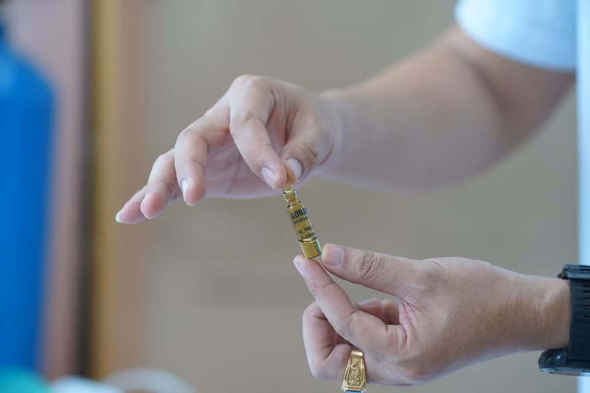 Trạm được trang bị 2 bình oxy, 1 bóng Ambu, test xét nghiệm nhanh COVID-19, trang phục bảo hộ phòng chống lây nhiễm SARS-CoV-2…