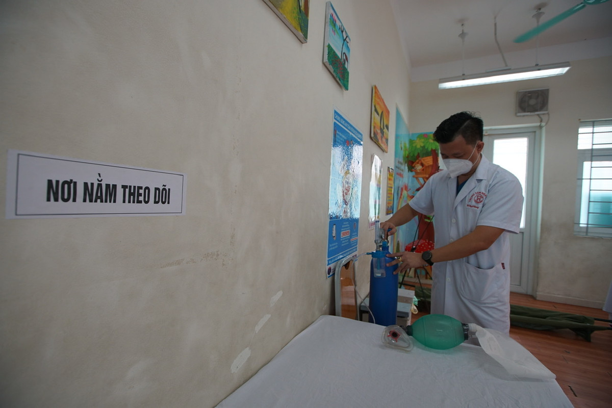 Ngoài ra, mỗi Trạm Y tế lưu động còn được trang bị máy tính kết nối internet, 2 số điện thoại đường dây nóng tiếp nhận thông tin từ phía người dân.