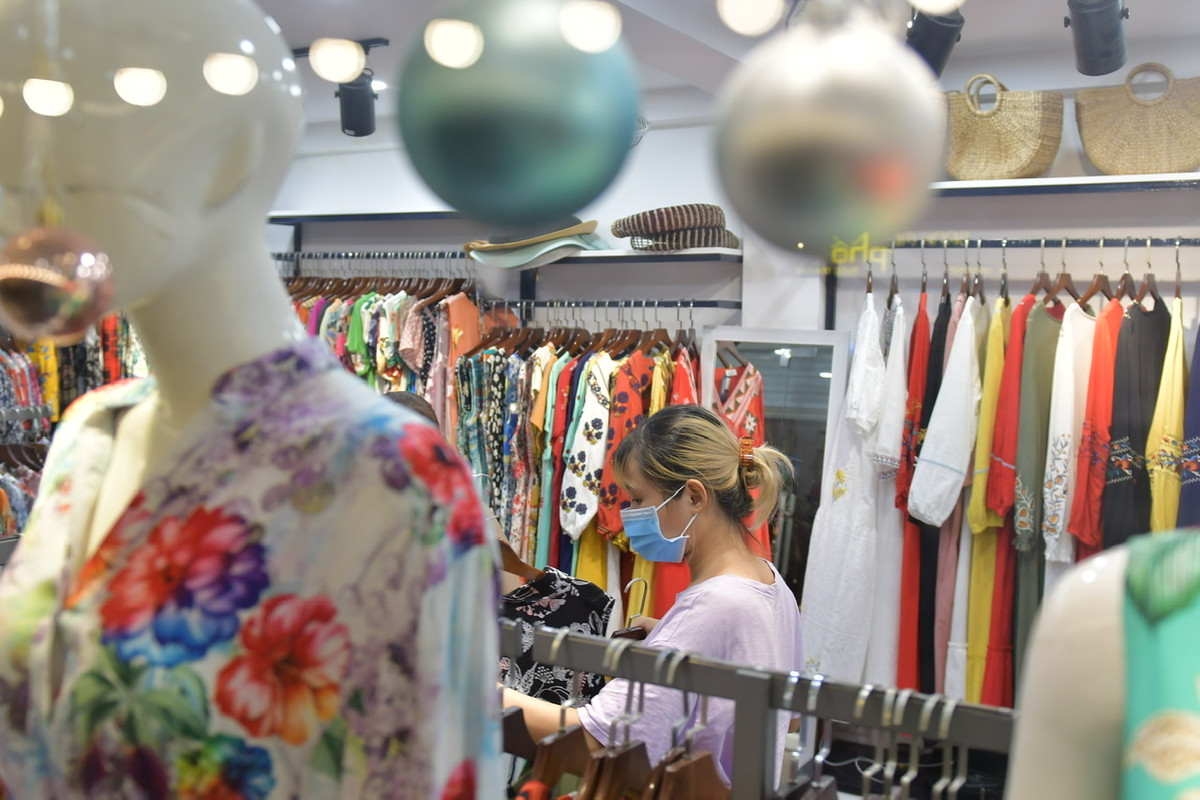 Chiều qua (27/9), ông Chử Xuân Dũng - Phó Chủ tịch UBND TP Hà Nội đã ký văn bản tiếp tục nới lỏng giãn cách một số hoạt động trên địa bàn Thành phố.