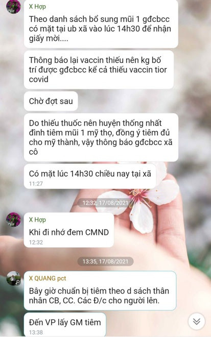 Moi than nhan can bo den tiem vac-xin uu tien, chu tich xa bi ky luat