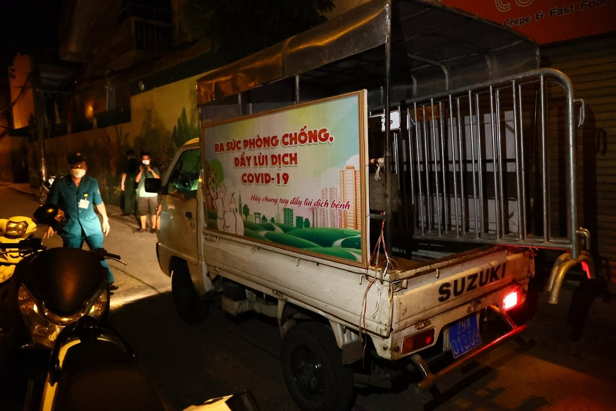 Toàn bộ rào chắn, chốt gác được mang thu dọn ngay sau khi gỡ phong toả.