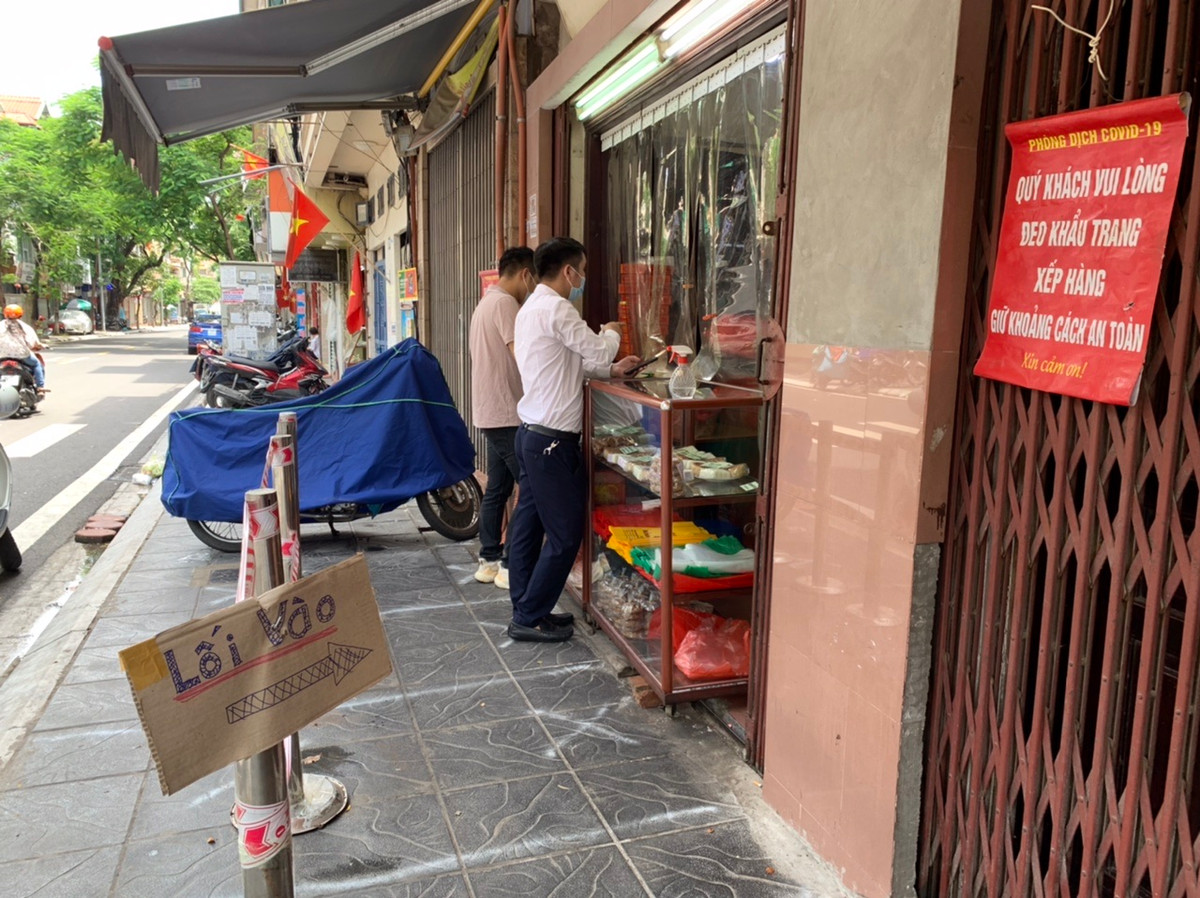 Năm nay do dịch bệnh COVID-19 đang diễn biến phức tạp. Địa bàn Thành phố Hà Nội đang đặt trong tình trạng giãn cách nên không khí Trung thu cũng… biến mất.