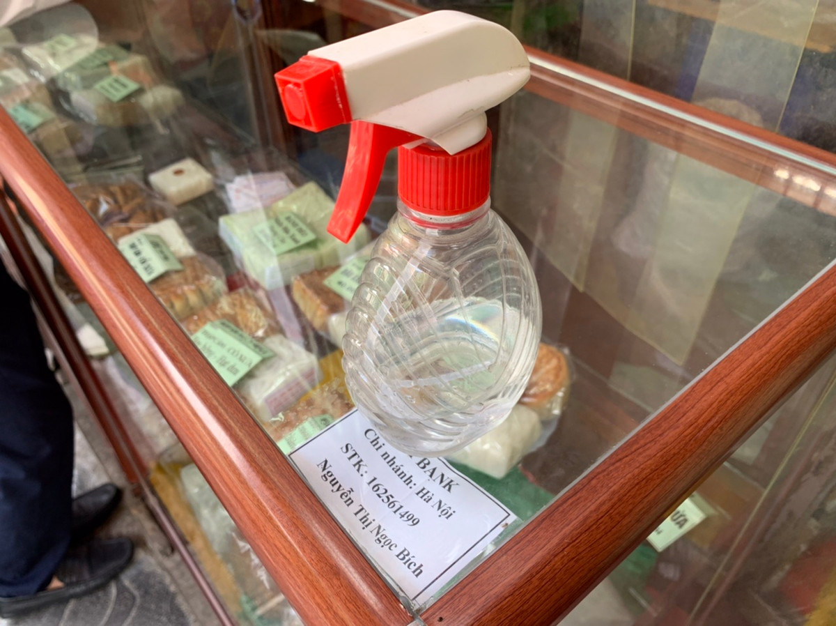 Một số cửa hàng bánh Trung thu truyền thống của Hà Nội trên phố Thuỵ Khuê (Tây Hồ) vẫn mở bán nhưng chủ yếu bán online, đặt hàng qua mạng.