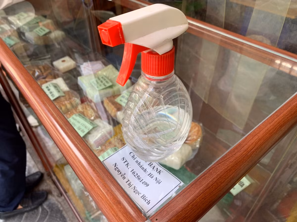 Một số cửa hàng bánh Trung thu truyền thống của Hà Nội trên phố Thuỵ Khuê (Tây Hồ) vẫn mở bán nhưng chủ yếu bán online, đặt hàng qua mạng.