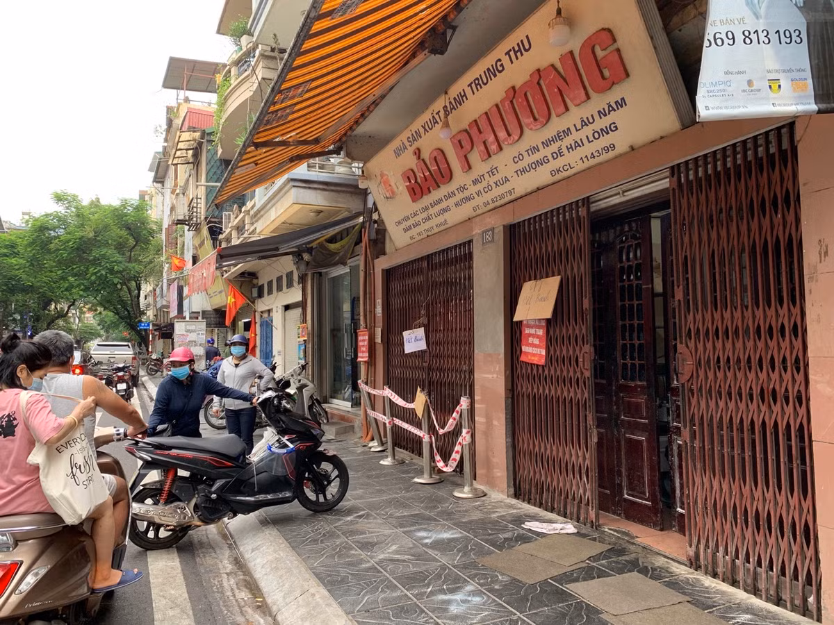 Tap nap khach giua dich, tiem banh Trung thu Bao Phuong bat ngo dong cua