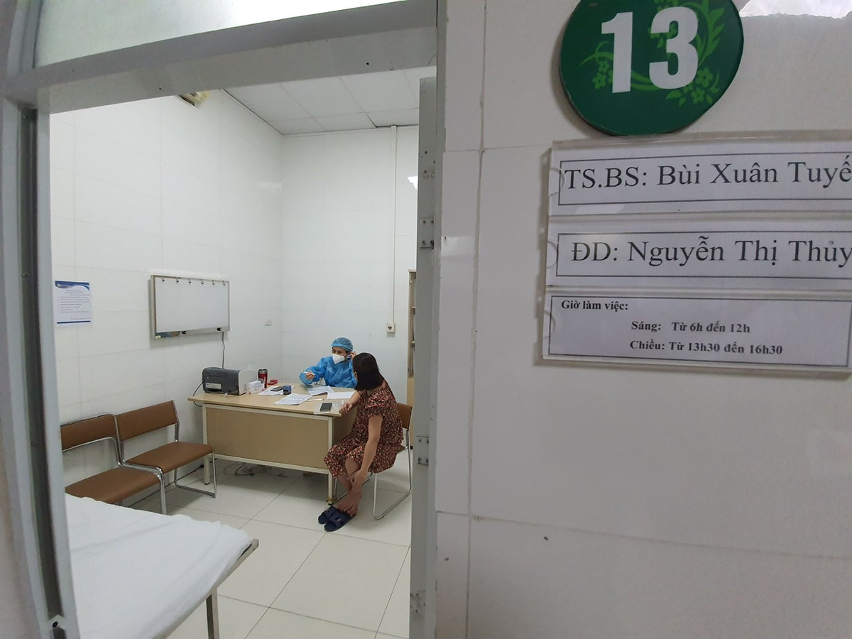 Bác sĩ Thắng cho biết thêm, trước khi tiêm, những phụ nữ mang thai phải khám định kỳ hàng tuần và theo dõi sức khoẻ. Những bất thường của thai nhi phải được điều trị ổn định mới được tiêm.