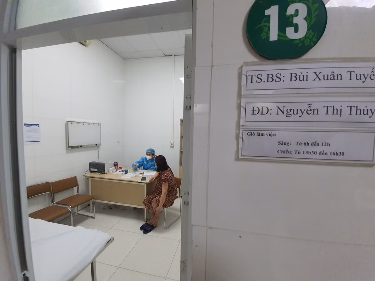 Bác sĩ Thắng cho biết thêm, trước khi tiêm, những phụ nữ mang thai phải khám định kỳ hàng tuần và theo dõi sức khoẻ. Những bất thường của thai nhi phải được điều trị ổn định mới được tiêm.