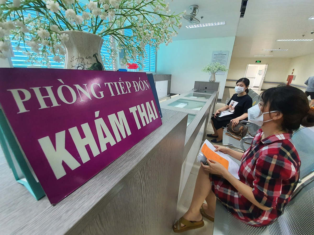 Chia sẻ với báo chí, bác sĩ Trần Quyết Thắng - Trưởng khoa sản Bệnh viện Thanh Nhàn cho biết trong 2 ngày 11 và 12/9 sẽ có khoảng 1.000 phụ nữ mang thai tới viện để tiêm.