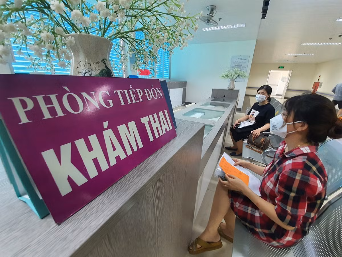 Chia sẻ với báo chí, bác sĩ Trần Quyết Thắng - Trưởng khoa sản Bệnh viện Thanh Nhàn cho biết trong 2 ngày 11 và 12/9 sẽ có khoảng 1.000 phụ nữ mang thai tới viện để tiêm.