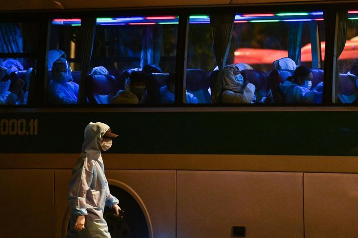 Hon 100 ngay gian cach xa hoi cua TP.HCM-Hinh-10