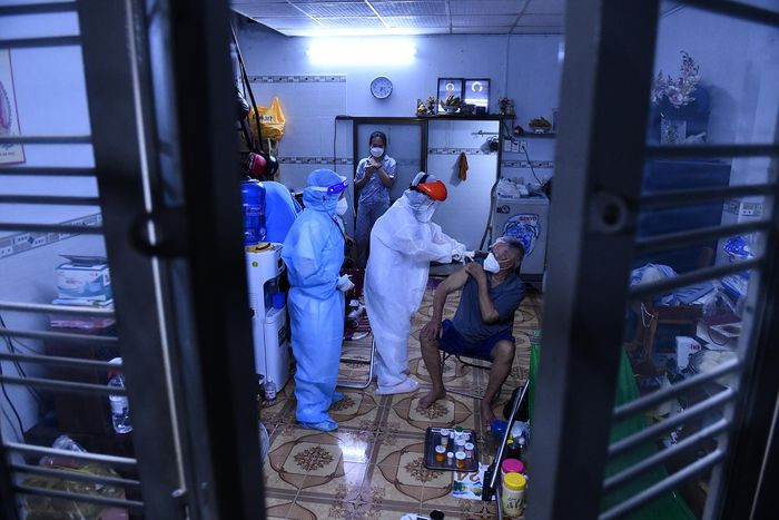 Hon 100 ngay gian cach xa hoi cua TP.HCM-Hinh-51