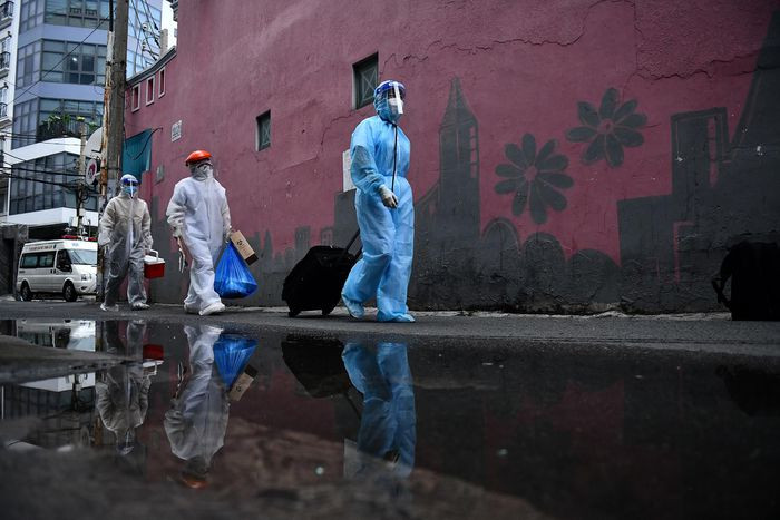 Hon 100 ngay gian cach xa hoi cua TP.HCM-Hinh-52