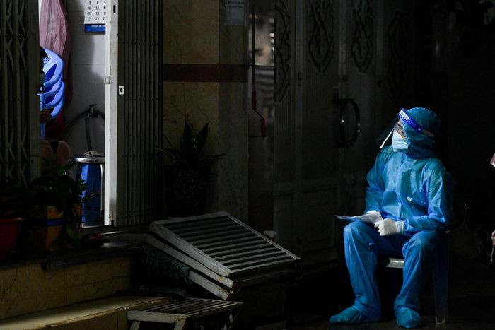 Hon 100 ngay gian cach xa hoi cua TP.HCM-Hinh-5