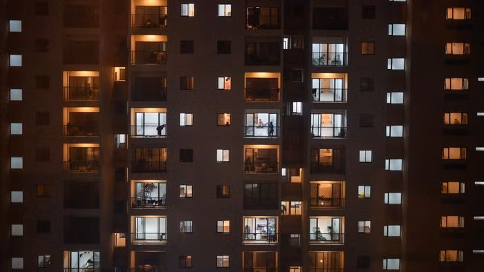 Hon 100 ngay gian cach xa hoi cua TP.HCM-Hinh-28