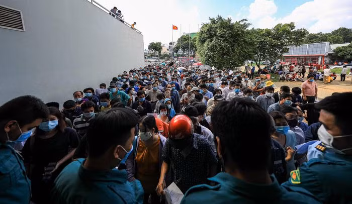 Hon 100 ngay gian cach xa hoi cua TP.HCM-Hinh-16