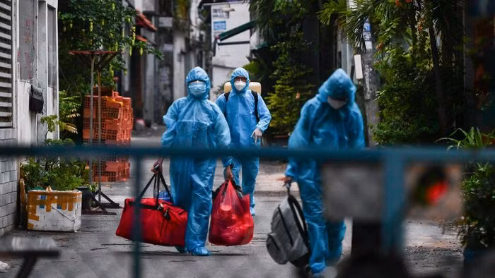 Hon 100 ngay gian cach xa hoi cua TP.HCM-Hinh-4