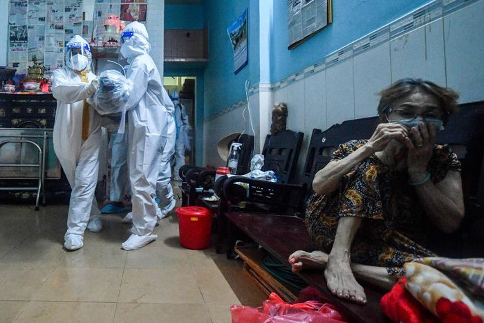 Hon 100 ngay gian cach xa hoi cua TP.HCM-Hinh-42