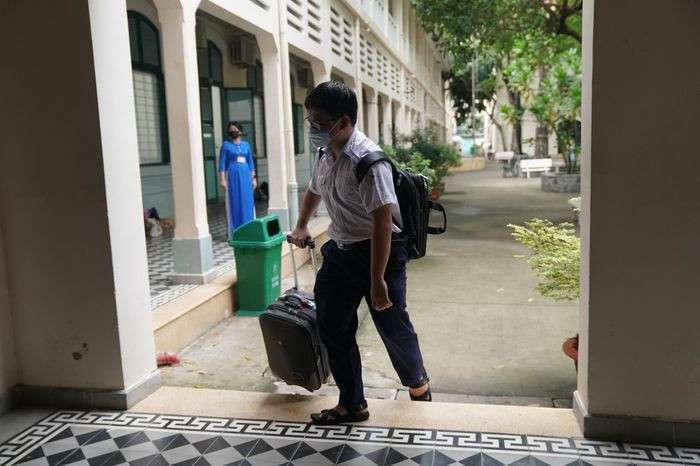 Hon 100 ngay gian cach xa hoi cua TP.HCM-Hinh-24