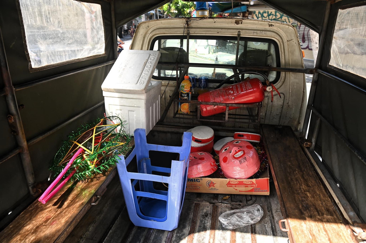 Theo ghi nhận của PV báo Tri thức và Cuộc sống, những hàng mở cửa bán hàng đã bị lập biên bản xử phạt.