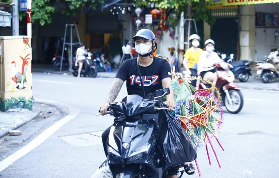 Trung Thu năm nay rơi đúng vào ngày 21/9 (ngày kết thúc đợt giãn cách của Hà Nội) nên nhiều người vẫn hy vọng được cho con em được vui chơi ngày này.