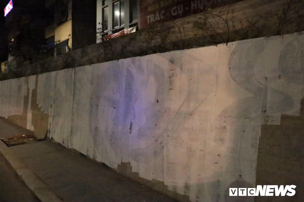 Xoa nhung hinh ve boi ban len con duong hon 300 ty dong o Ha Noi-Hinh-4