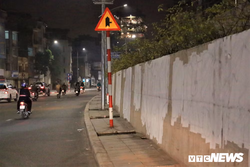 Xoa nhung hinh ve boi ban len con duong hon 300 ty dong o Ha Noi-Hinh-2