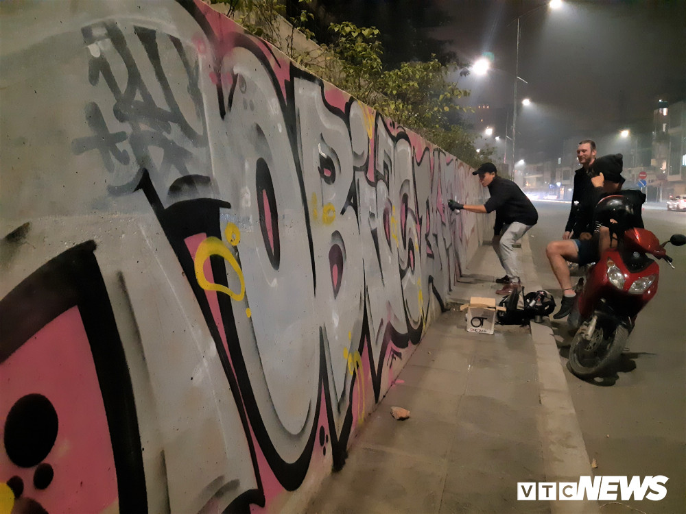 Xoa nhung hinh ve boi ban len con duong hon 300 ty dong o Ha Noi-Hinh-6