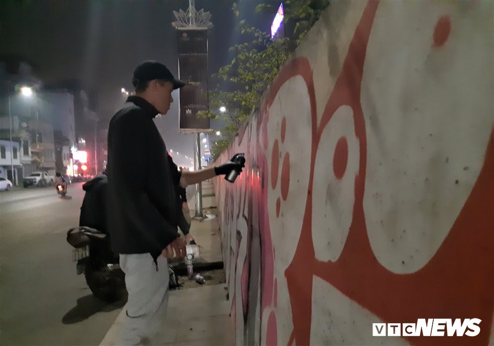 Xoa nhung hinh ve boi ban len con duong hon 300 ty dong o Ha Noi-Hinh-7