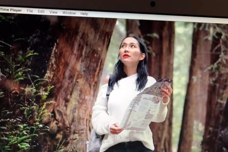 Khi con gái đã cứng cáp, Kim Hiền trở lại với công việc. Ngoài diễn kịch cùng các nghệ sĩ hải ngoại, nữ diễn viên còn cùng ông xã sản xuất một chương trình truyền hình.