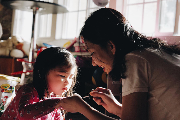 Kim Hiền chia sẻ cô được bố mẹ chồng hết mực quan tâm khiến cô vô cùng cảm động.