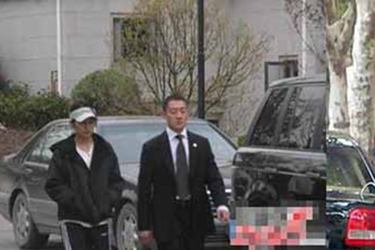 Bạn trai thứ hai của Triệu Vy công khai là thiếu gia Uông Vũ - con trai thứ ba của cố thị trưởng thành phố Thượng Hải Uông Đạo Hàm. Ảnh: Dân Việt