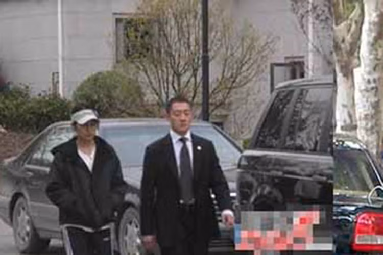 Bạn trai thứ hai của Triệu Vy công khai là thiếu gia Uông Vũ - con trai thứ ba của cố thị trưởng thành phố Thượng Hải Uông Đạo Hàm. Ảnh: Dân Việt