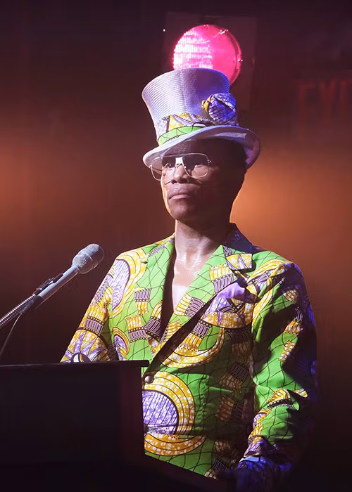 Billy từng thắng giải Tony cho Nam diễn viên nhạc kịch xuất sắc năm 2013 cho vai diễn Lola trong "Kinky Boots".