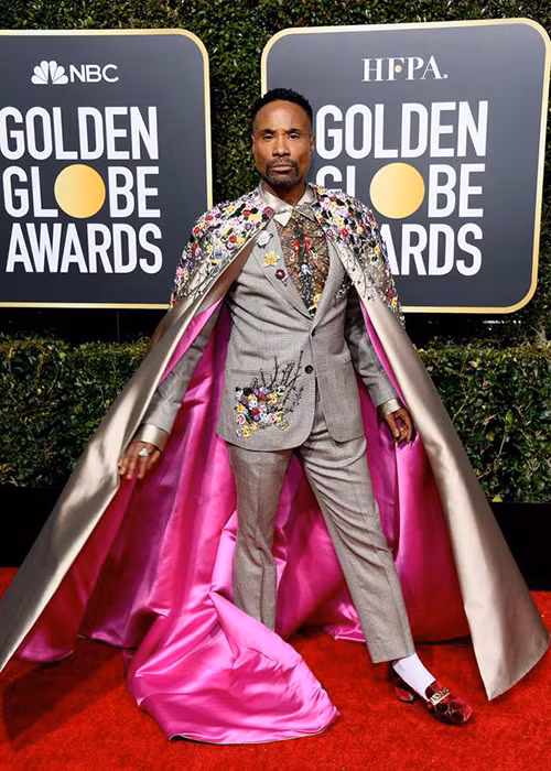 Trước lễ trao giải Oscar 2019, Billy cũng từng chơi trội tại Quả cầu vàng 2019 với áo choàng lụa có lớp lót màu hồng.