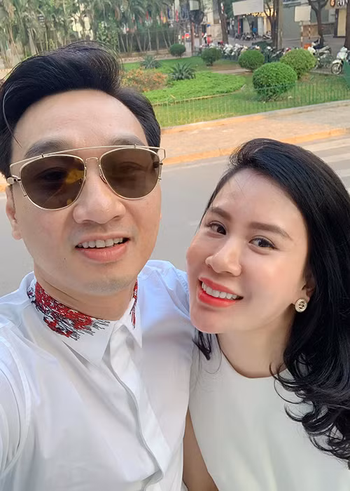 Sau khi ly hôn, Thành Trung hẹn hò và làm đám cưới với Ngọc Hương - một nữ tiếp viên hàng không.