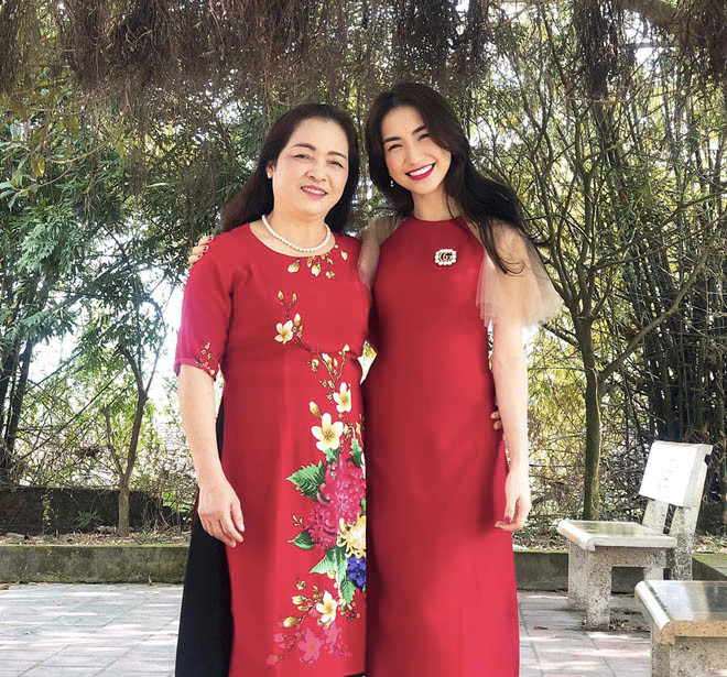 Sau một năm không mấy thuận lợi với nhiều scandal bủa vây, Hòa Minzy cũng đã về quê Bắc Ninh để đón năm mới cùng mẹ.