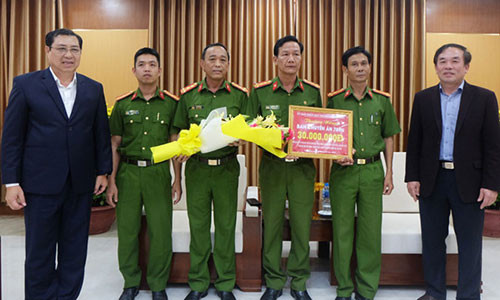 Canh sat pha chuyen an ma tuy lon nhat Da Nang ngay can Tet