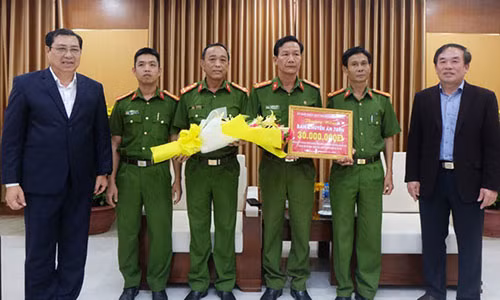 Canh sat pha chuyen an ma tuy lon nhat Da Nang ngay can Tet