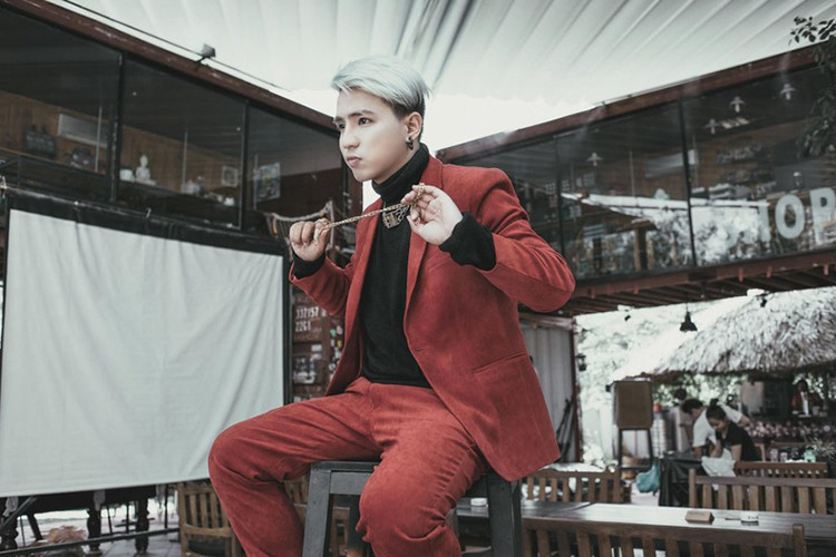 Ngoài Hải Yến, Tăng Nhật Tuệ còn vướng ồn ào với Trấn Thành - Hari Won. Vào tháng 2/2016, khi bức ảnh Trấn Thành - Hari Won hẹn hò bị tung ra, Tăng Nhật Tuệ khẳng định đây là chiêu PR cho bộ phim cặp đôi đóng chung. Ảnh: Đời sống Việt Nam