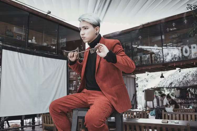 Ngoài Hải Yến, Tăng Nhật Tuệ còn vướng ồn ào với Trấn Thành - Hari Won. Vào tháng 2/2016, khi bức ảnh Trấn Thành - Hari Won hẹn hò bị tung ra, Tăng Nhật Tuệ khẳng định đây là chiêu PR cho bộ phim cặp đôi đóng chung. Ảnh: Đời sống Việt Nam